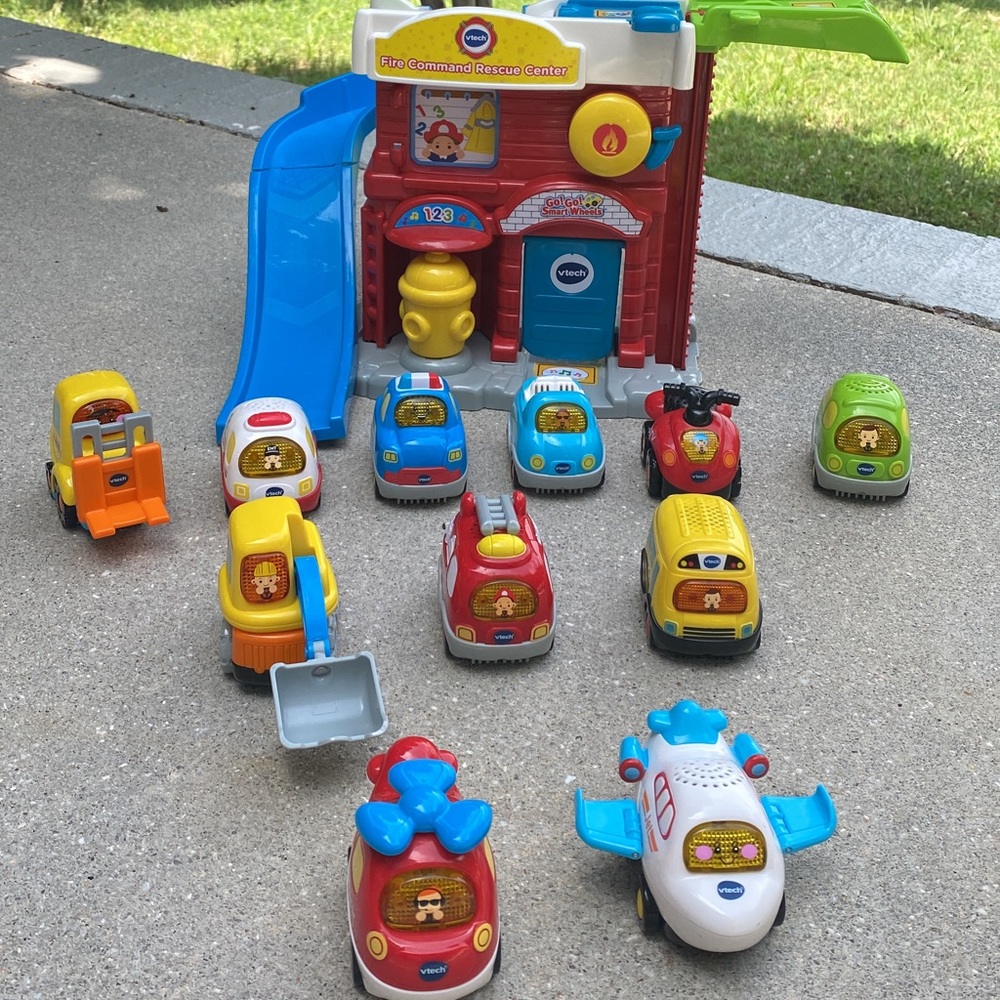 11 VTech Go Go Smart Wheels Play Vehicles Plus Firefighter Track
  Very nice